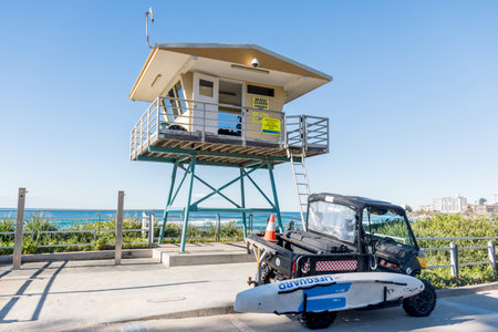 Sydney, Australia 2021-05-26-15 Surf life saving tower with the sign Beach closed at North Cronulla Beach, NSW.のeditorial素材