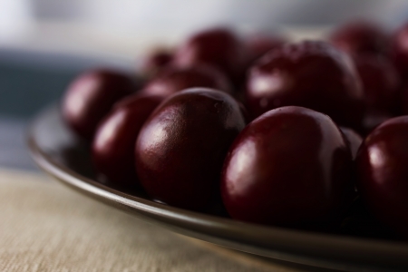 Plate with fresh cherriesの写真素材