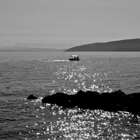 flashing the sun in the seaの写真素材