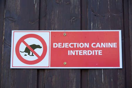 No Dog Poop Sign in French