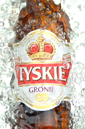 Tyskie pale lager beer in splashed waterのeditorial素材