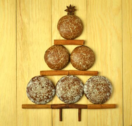 Christmas tree made of cinnamon sticks and gingerbread cakesのeditorial素材