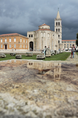 ZADAR, CROATIA - AUGUST 17, 2015: Church of St. Donat and forum in Zadar, Croatia. The Church was built in the 9th century and it's example of Byzantine architecture in Dalmatia.のeditorial素材