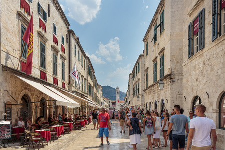 DUBROVNIK, CROATIA - AUGUST 13, 2015: Summer scene of the main street (Stradun or Placa), with locals and tourists, in Dubrovnik, Croatiaのeditorial素材