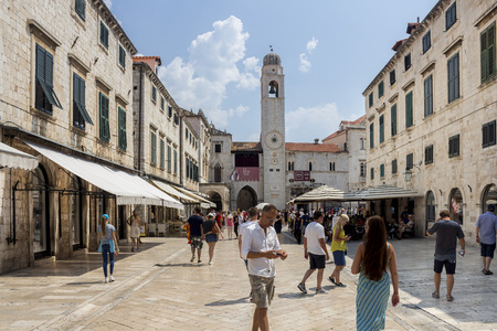 DUBROVNIK, CROATIA - AUGUST 13, 2015: Summer scene of the main street (Stradun or Placa), with locals and tourists, in Dubrovnik, Croatiaのeditorial素材