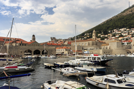 DUBROVNIK, CROATIA - AUGUST 13, 2015: Harbour of the Old town of Dubrovnik, Croatia.のeditorial素材