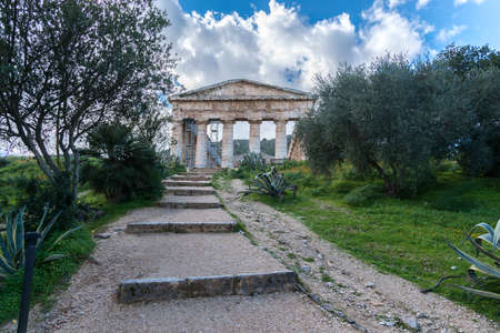 Segesta temple is in the land of trapani in sicily. The temple was not finished cause the war with segesta and selinunte.の写真素材