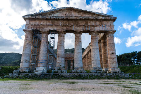 Segesta temple is in the land of trapani in sicily. The temple was not finished cause the war with segesta and selinunte.の写真素材