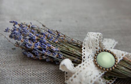 Dry lavender flowers bouquet on old rustic linen fabric background
の写真素材