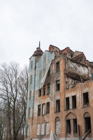Abandoned urban building shows weathered facade and peeling textures of decayの写真素材