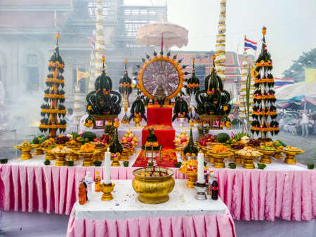 Casting buddha status and worship at Wat kra ting lineのeditorial素材