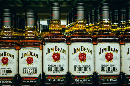 Tyumen, Russia - avg 25, 2019: Products of hypermarket sale Jim beam beverages in the metro store cash and carryのeditorial素材
