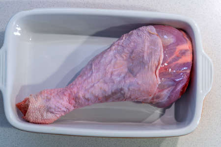 raw Turkey leg in baking dishの写真素材
