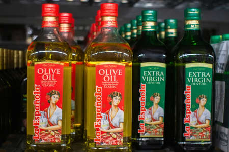 Tyumen, Russia-November 05, 2019: La Espanola olive oils on shelf in supermarket.Sale of goods in the hypermarket Metro cash and carryのeditorial素材