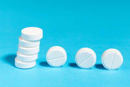 white tablets, close-up, on a blue background, space for text.の写真素材