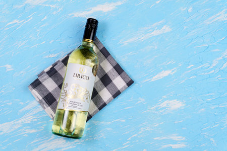 Tyumen, Russia-December 23, 2020: Vine Valencia DOP Lirico Merseguera Sauvignon Blancのeditorial素材
