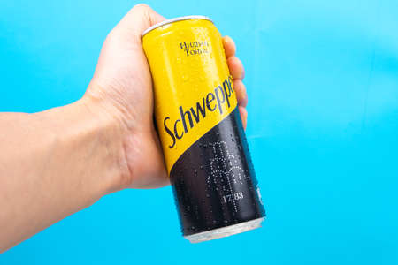 Tyumen, Russia-December 10, 2020: Schweppes logo close-up with drops. brand of soft drinks founded by Jacob Schwepp in 1783のeditorial素材
