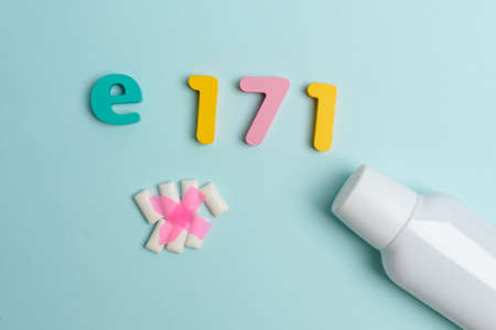 Prohibition of Titanium dioxide in the European Union. Titanium dioxide additive E171の写真素材