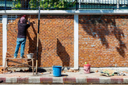 Worker builds a brick wallの写真素材