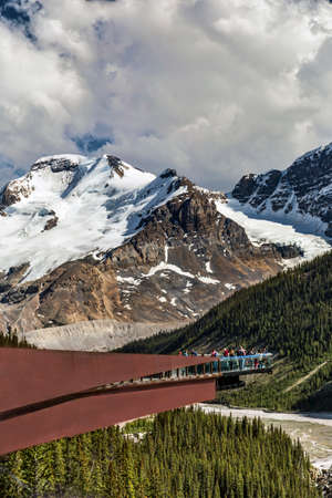 Glacier Skywalk over looking the ice fields in Alberta.のeditorial素材