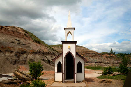 Designed as a place of whorship, the Little Church in Drumheller is a tourist attraction. It is said on monument sign that it sits "10,000 people - 6 at a time".の写真素材