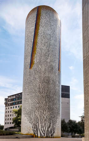 PARIS, FRANCE - AUGUST 27, 2016: La Defense, Les Trois arbres, The three trees, mosaic by Grataloup 1988のeditorial素材