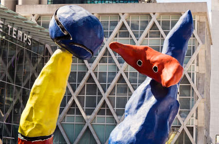 PARIS, FRANCE - August 20, 2016: Unidentified People, Deux personnages Fantastiques, Sculpture by Joan Miro 1976, near the Grand Archeのeditorial素材
