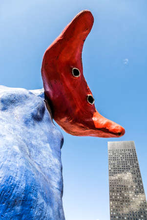 PARIS, FRANCE - August 20, 2016: Unidentified People, Deux personnages Fantastiques, Sculpture by Joan Miro 1976. A subject in blue and red and behind a skyscraperのeditorial素材