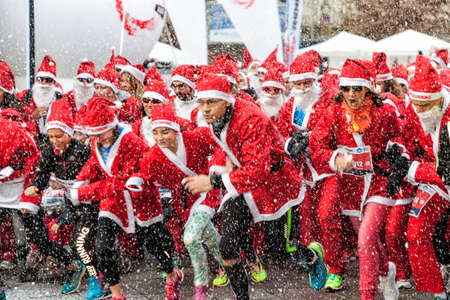 COMO, ITALY - December 10, 2016: Runners taking part in the Babbo Running, annual event to support  Smile Factory and his project  for the prevention and treatment of childhood cancersのeditorial素材