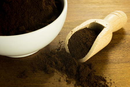 ground coffee powder with spoonの写真素材