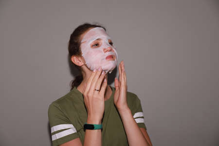 getting ready for a date - behind the scenes of make upの写真素材