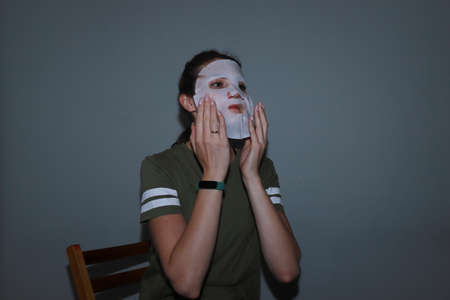 getting ready for a date - behind the scenes of make upの写真素材