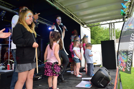 2nd August 15 -  Bideford on Biddy 500 Event with the kids on the stageのeditorial素材