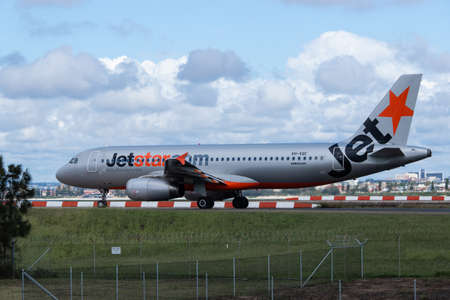Sydney, Australia - March 20, 2019: Jetstar Airbus A320 taxiing at Sydney Kingsford Smith International airport runway. Registration: VH-VQCのeditorial素材