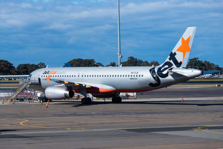 Sydney, Australia - May 11, 2019: Jetstar Airbus A320 at Sydney airport tarmac. Registration: VH-XJEのeditorial素材