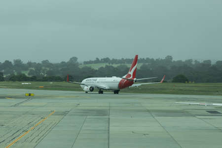 Melbourne, Australia - April 3, 2022: Qantas Boeing 737 on Tullamarine runway. Registration: VH-VZOのeditorial素材