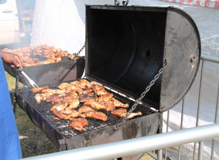 A Large Barbeque set with Lots of Chicken Portions の写真素材