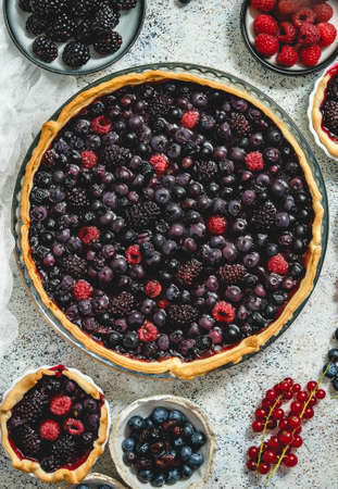 Sweet delicious homemade forest berry tart. Pie with blueberries and raspberries.の写真素材