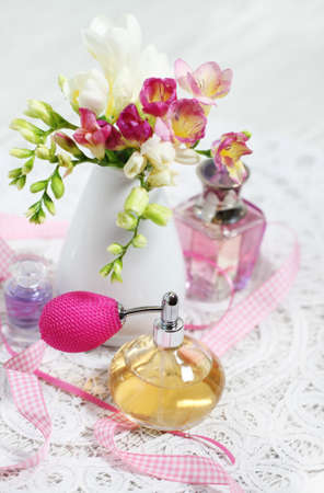  Vintage perfume bottles and flowers on the tableの写真素材