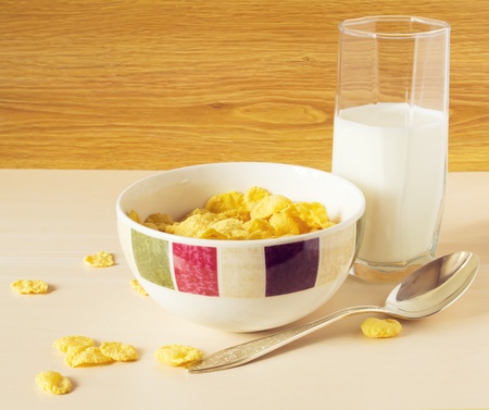 cereal with milk on the tableの写真素材