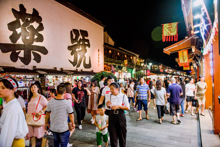 Hangzhou, China - August1, 2017: Street fo tourists, traditional street food and so?veniers, old historical architecture and museums.のeditorial素材