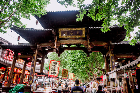Hangzhou, China - August1, 2017: Street fo tourists, traditional street food and so?veniers, old historical architecture and museums.のeditorial素材