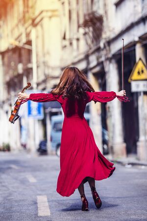 A musician playing violin at outdoorsの写真素材