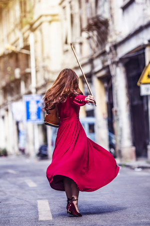 A musician playing violin at outdoorsの写真素材