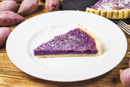 Purple potato pie and purple potatoの写真素材