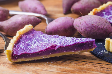 Purple potato pie and purple potatoの写真素材