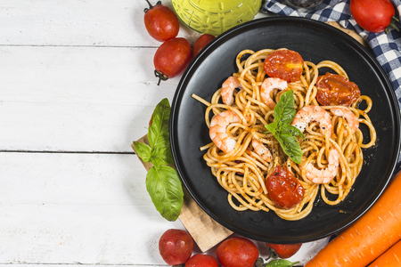 Prawns and spaghettiの写真素材