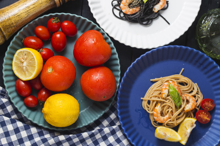 A delicious plate of shrimp scampi with spaghetti and lemon.