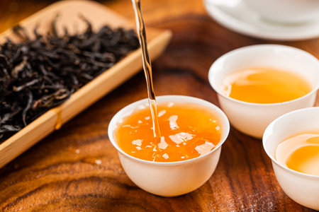 Brewing Chinese tea in ceramic gaiwan during the tea ceremony close-up.の写真素材