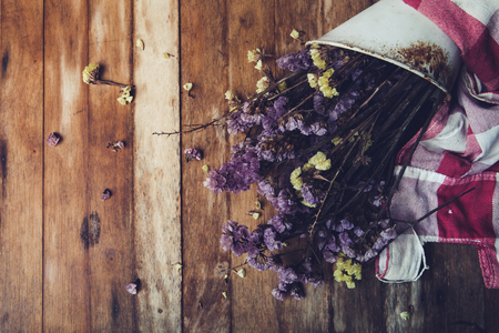 Dried statice flowers in old vases on the table.の写真素材